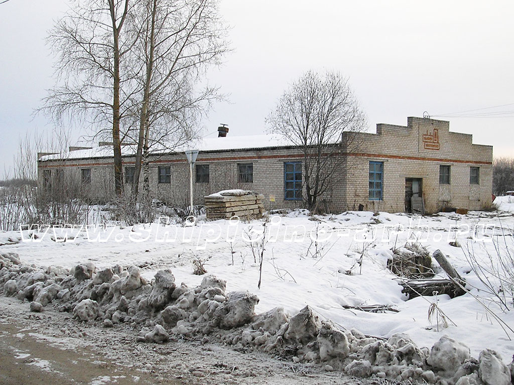 Бывшие мастерские, контора и гараж совхоза "Шипицынский" в д. Малый Уртомаж