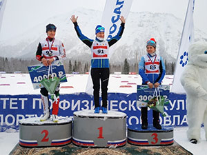 Светлана Николаева на пьедестале Хибинской гонки